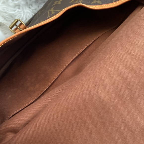 L V Saumur bag 100% Authentic - Picture 4 of 8